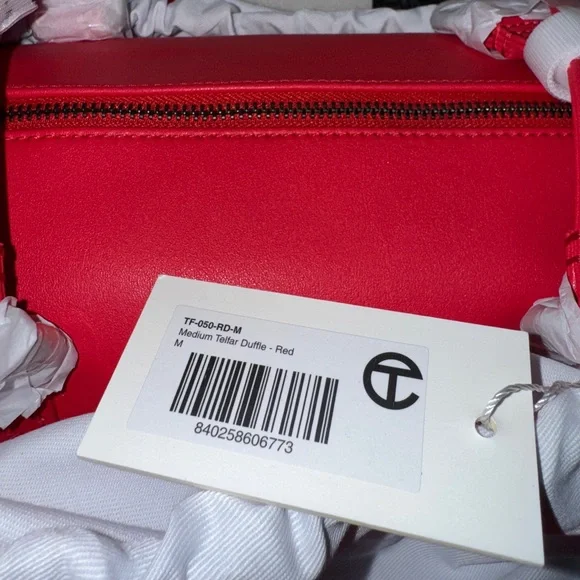 TELFAR Duffle Medium in Red 🍒 - Picture 3 of 6